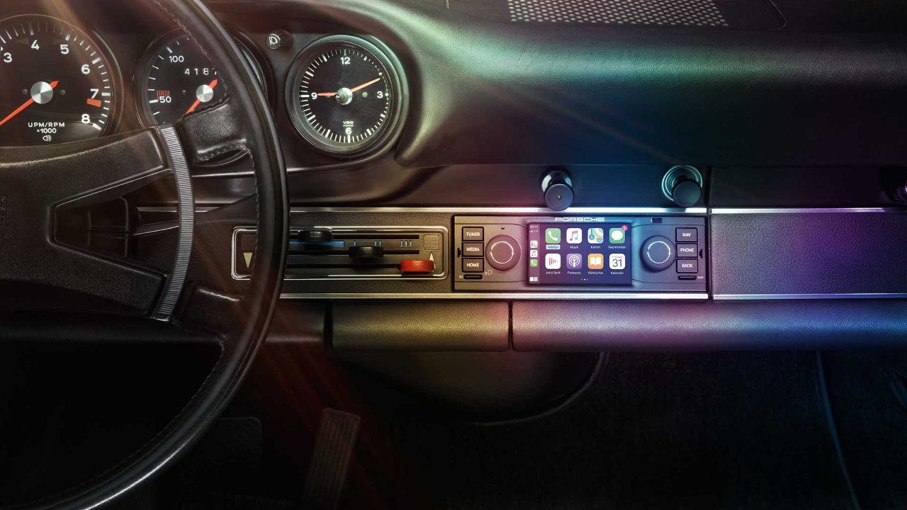 Porsche Classic communication management multimedia system