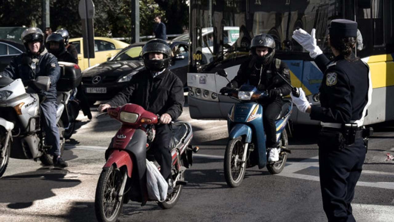 Οδήγηση μοτοσικλέτας με δίπλωμα αυτοκινήτου