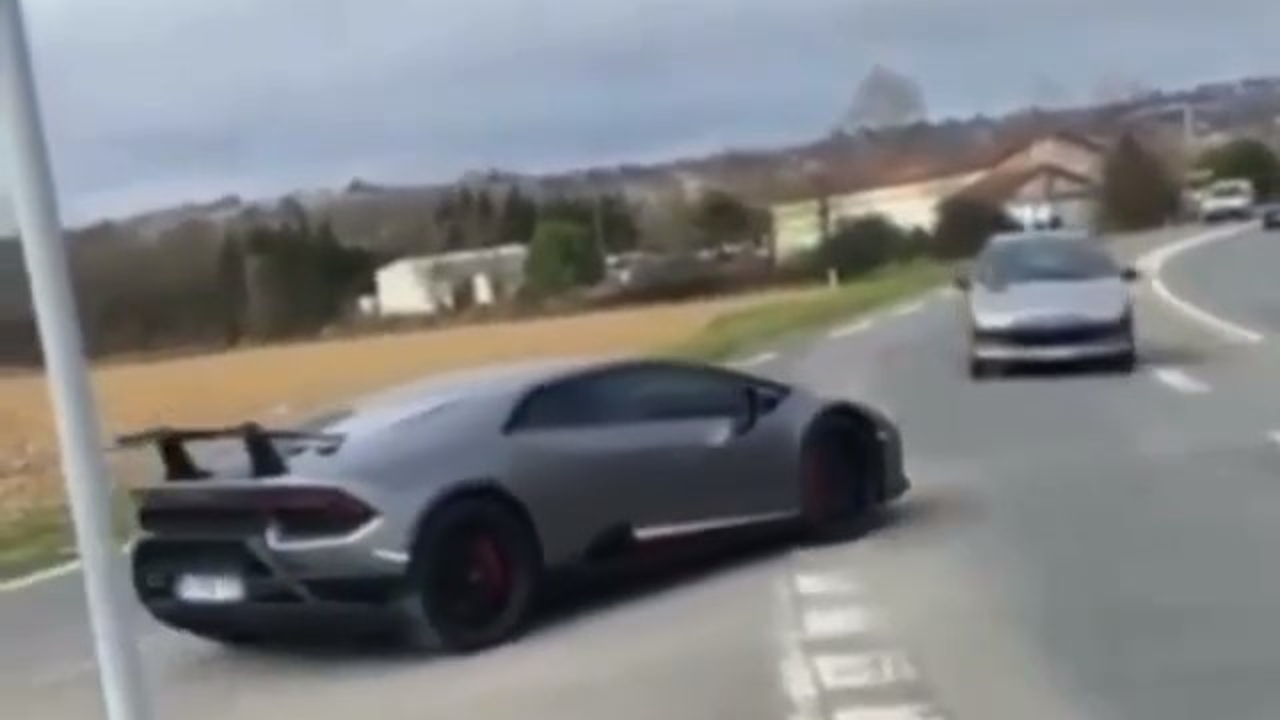 Lamborghini Huracan τρακάρισμα με Peugeot 206 2022