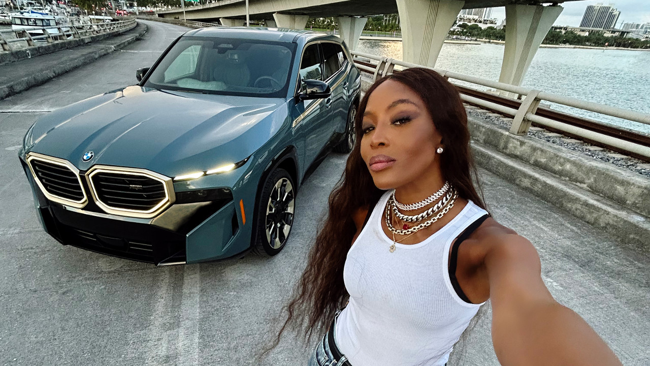 Naomi Campbell και BMW XM καμπάνια 2023