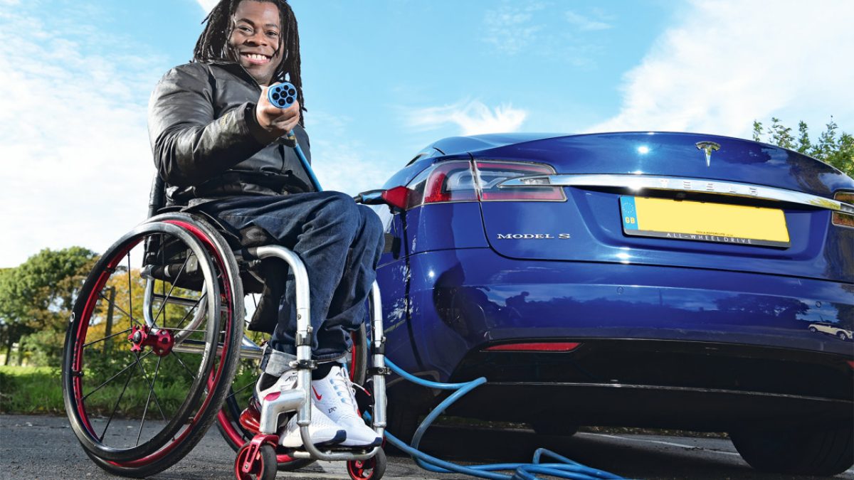 Ade Adepitan ηλεκτρικό αυτοκίνητο κινητικά προβλήματα 2021