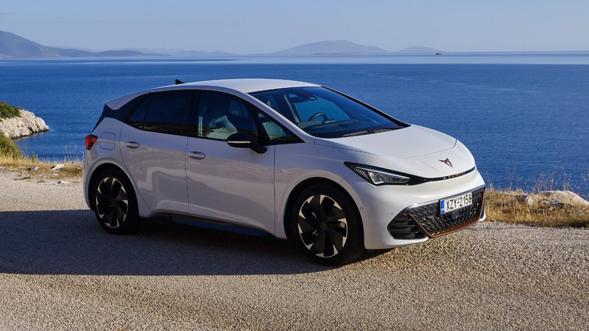 Cupra Born με μειωμένη τιμή και όφελος έως 2.600 ευρώ