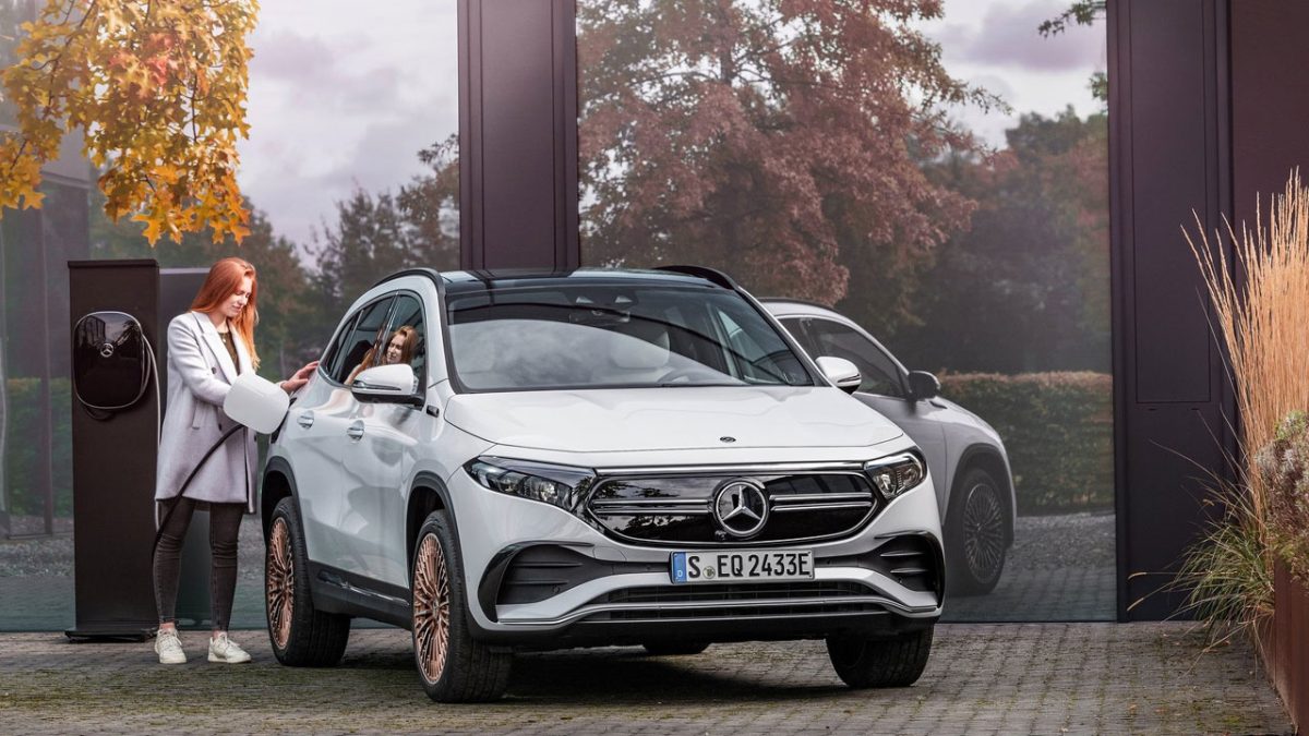 Mercedes-Benz-EQA-ADV