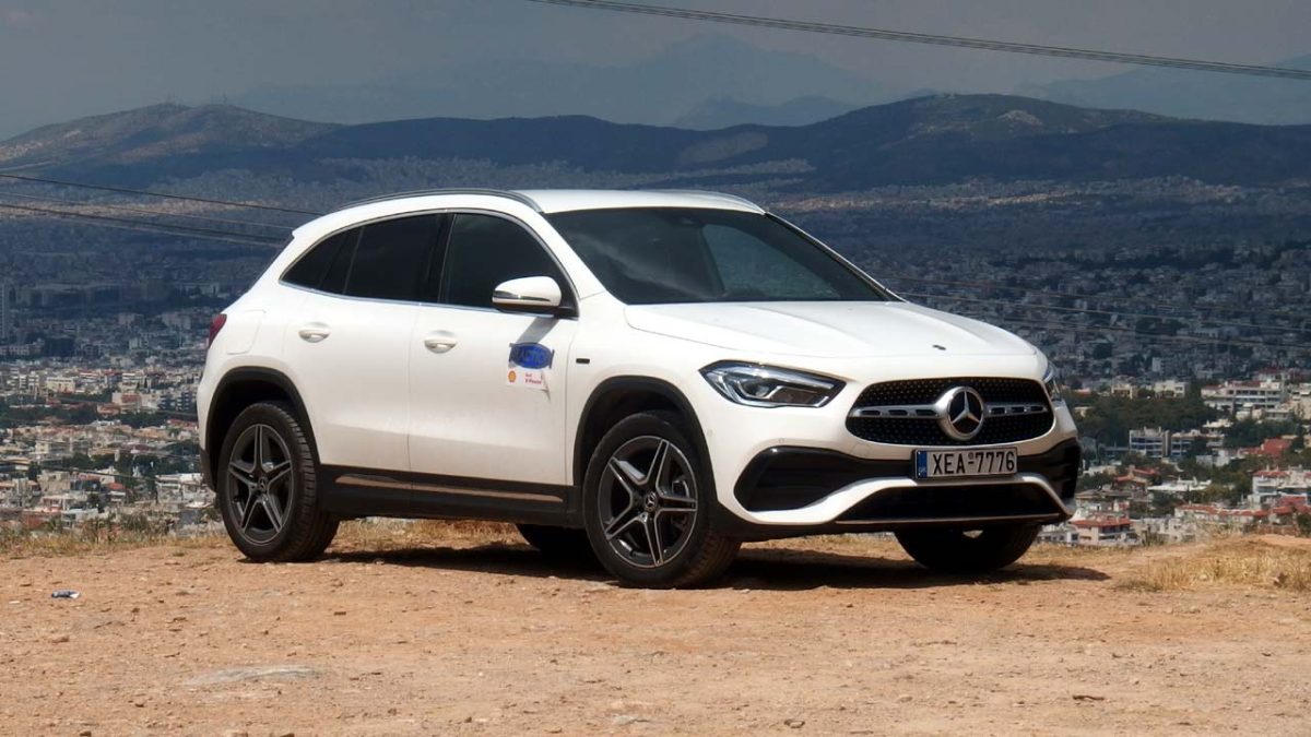 Mercedes-Benz-GLA250e12