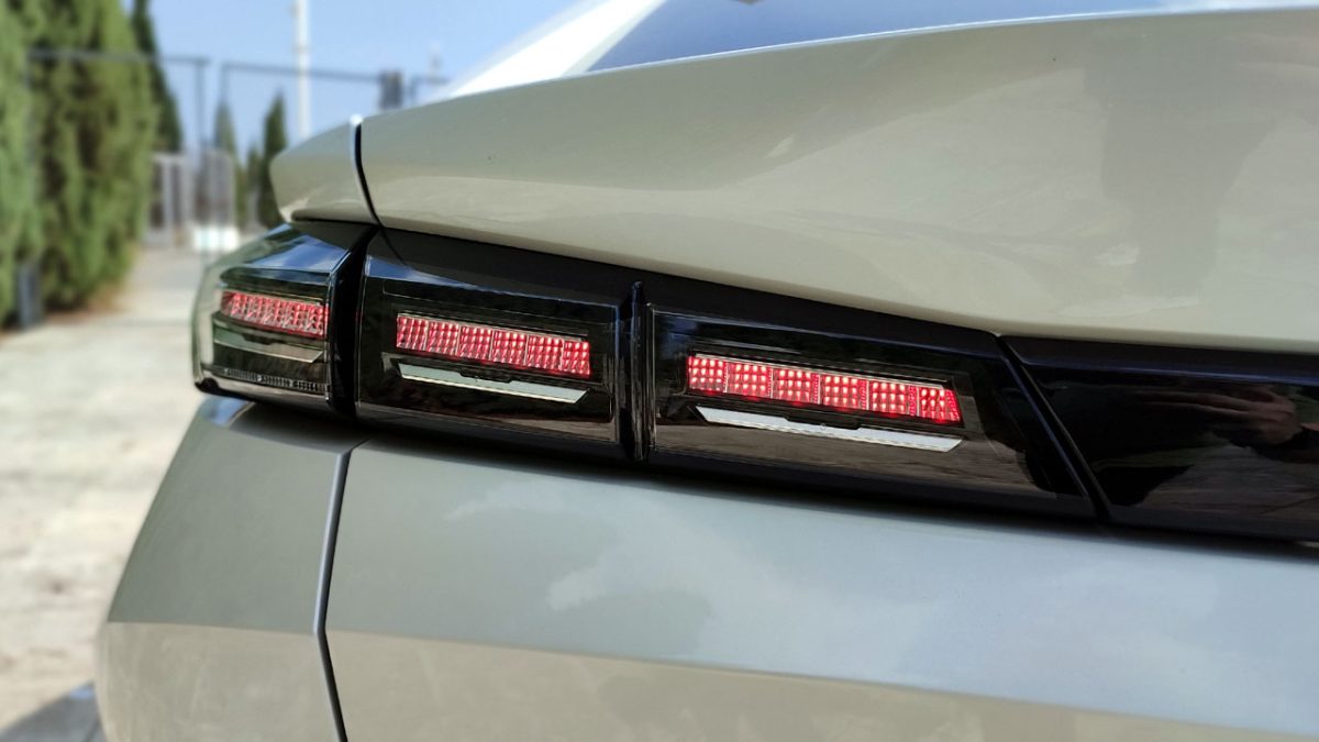 Peugeot-408-2023_13011
