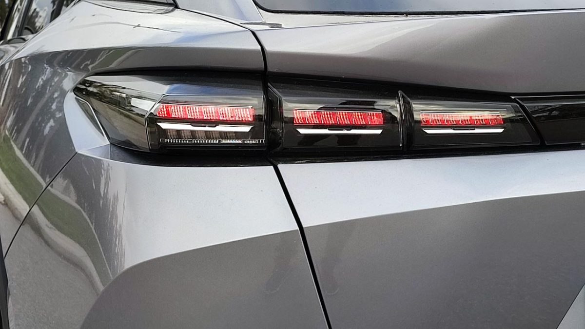 Peugeot-408_25_13