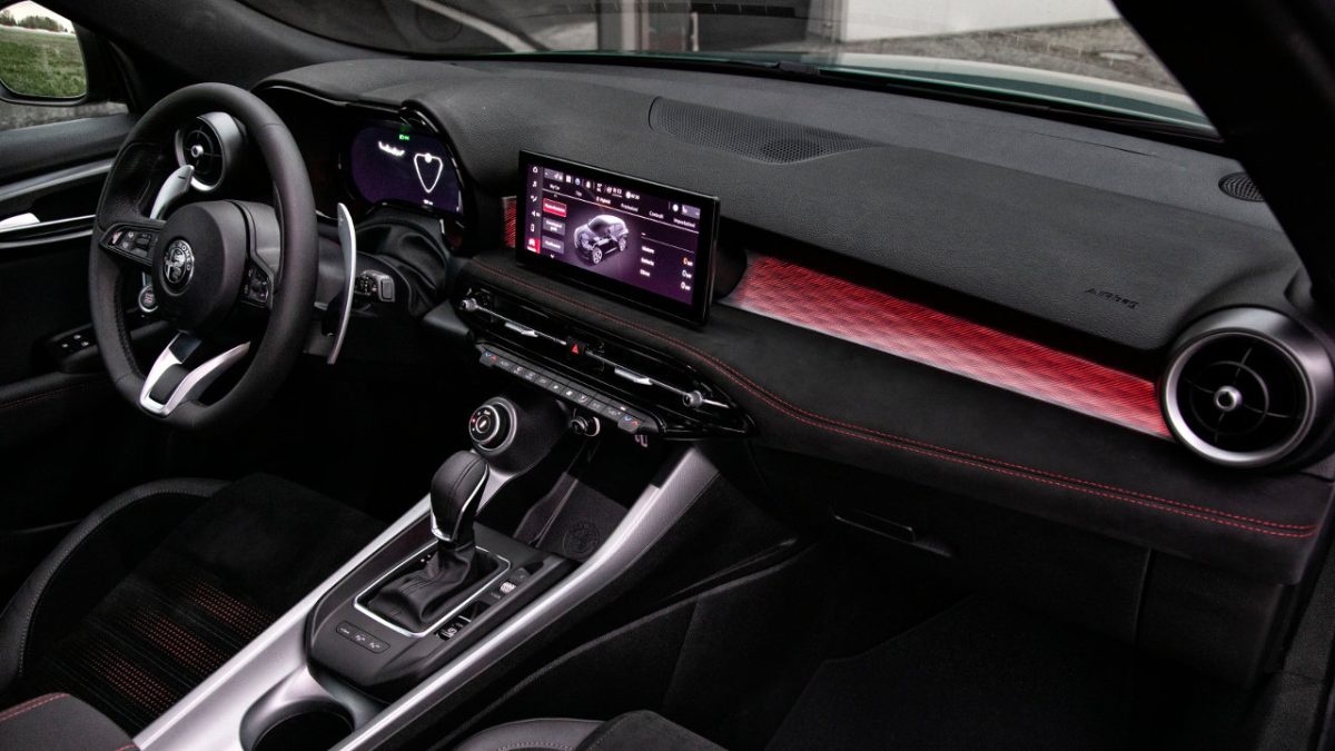 alfa-romeo-tonale-plug-in-hybrid-q4-times-ellada-06