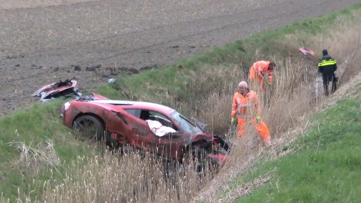 ferrari_488_nl_crash