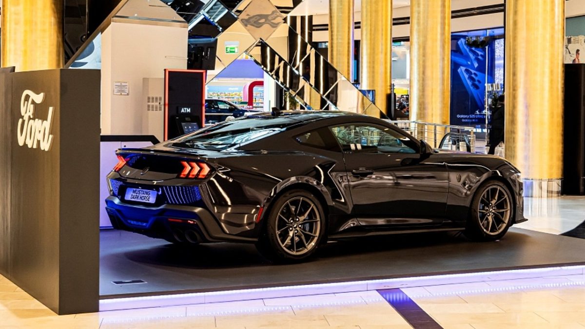 Ford Mustang Dark Horse 2025 Golden Hall