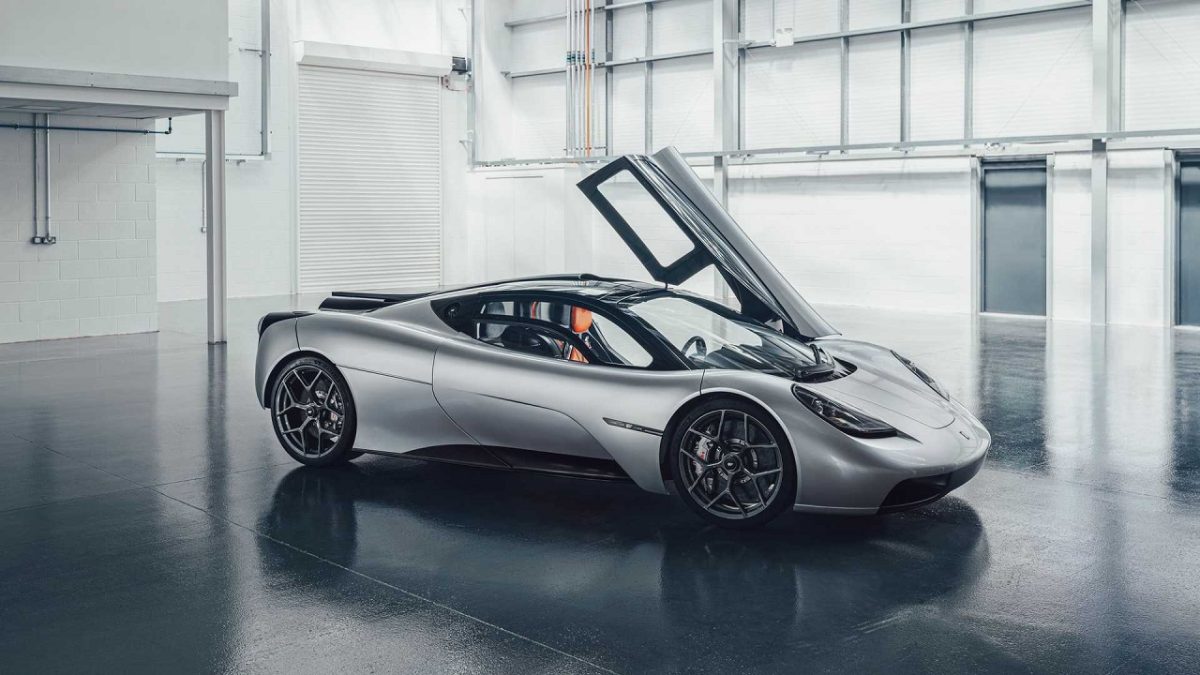 gordon-murray-automotive-t.50-front-three-quarters-door-up