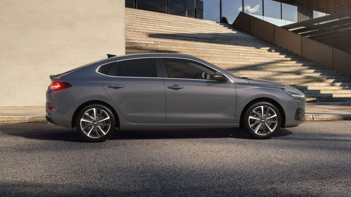 hyundai-i30-fastback(5)