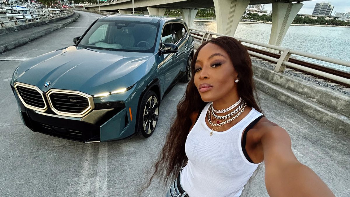Naomi Campbell και BMW XM καμπάνια 2023