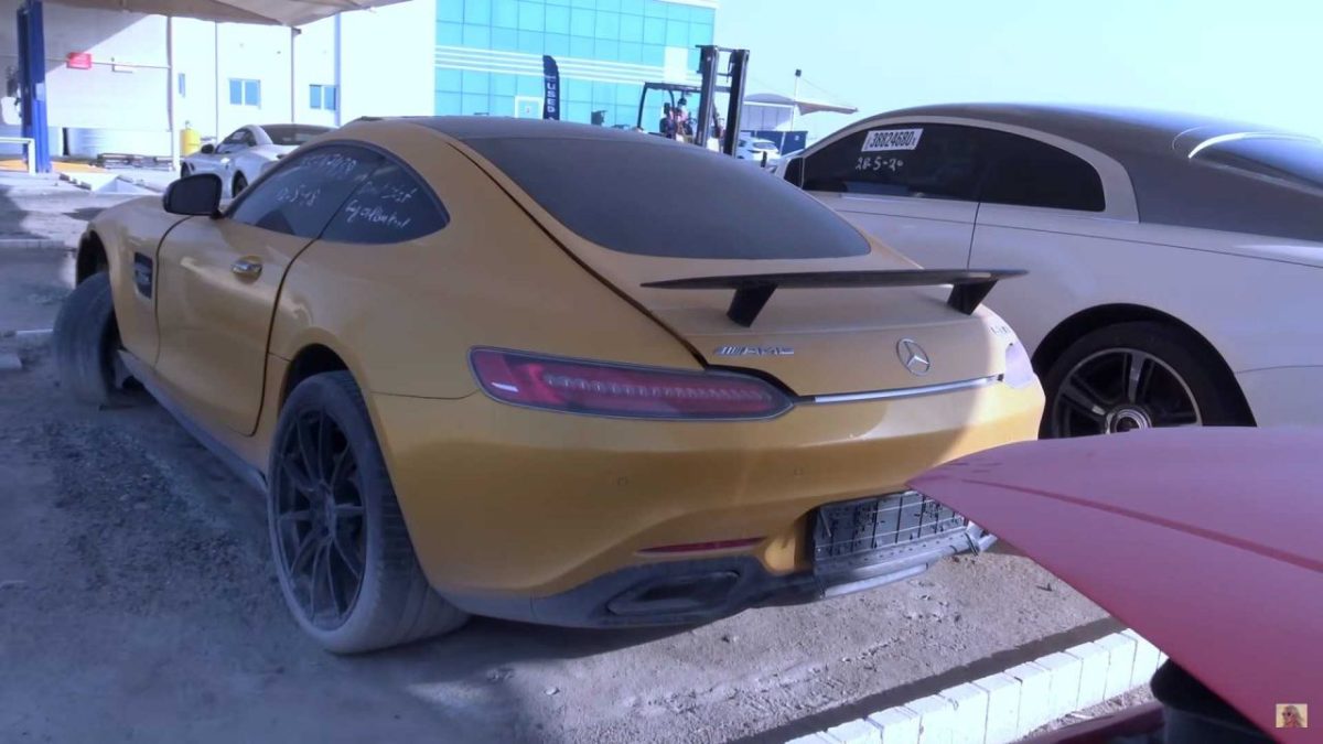 paratimena-supercars-sto-ntoubai-video (6)