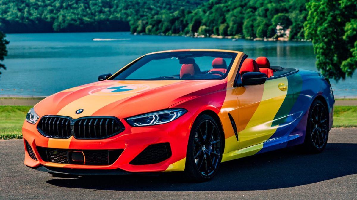 sto-plevro-tis-lgbt-kinotitas-i-bmw