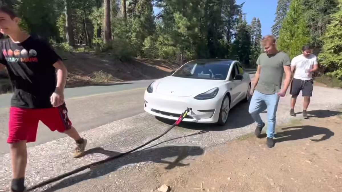 Tesla Model 3 ρυμούλκηση