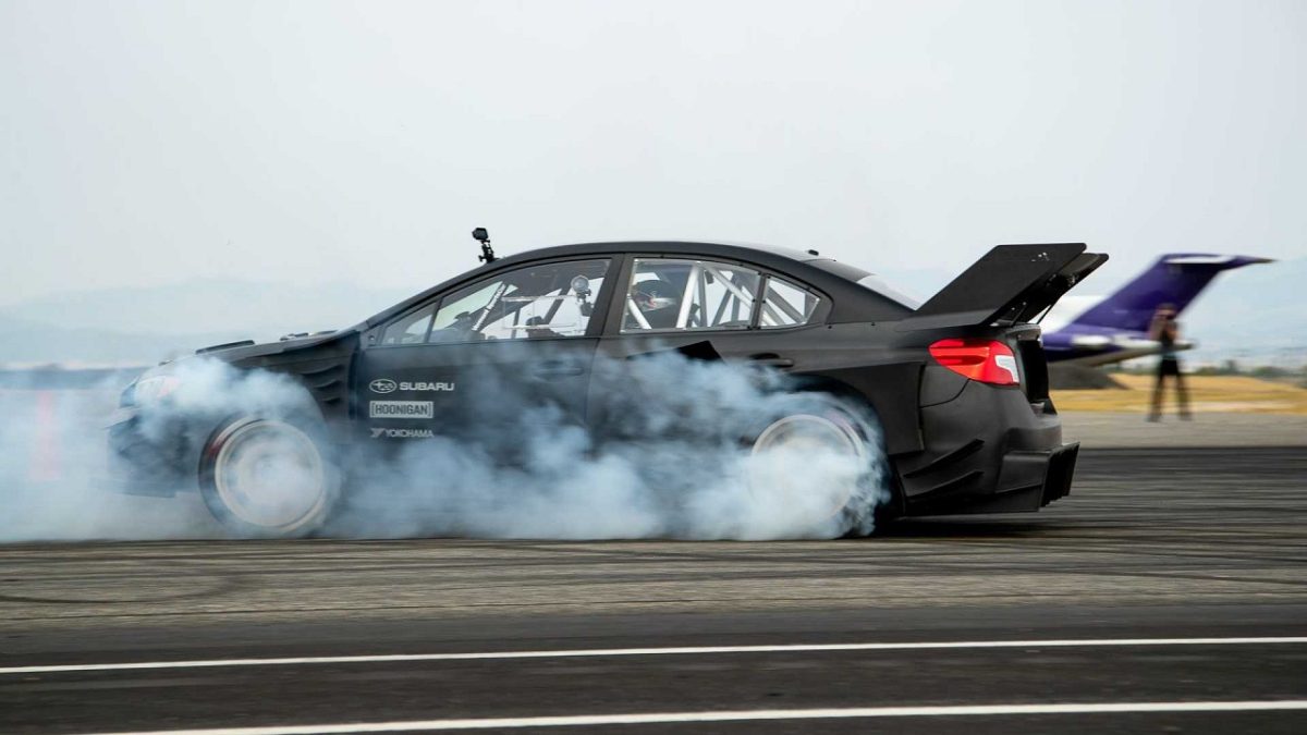 travis-pastrana-gymkhana-subaru-wrx-sti-tire-smoke