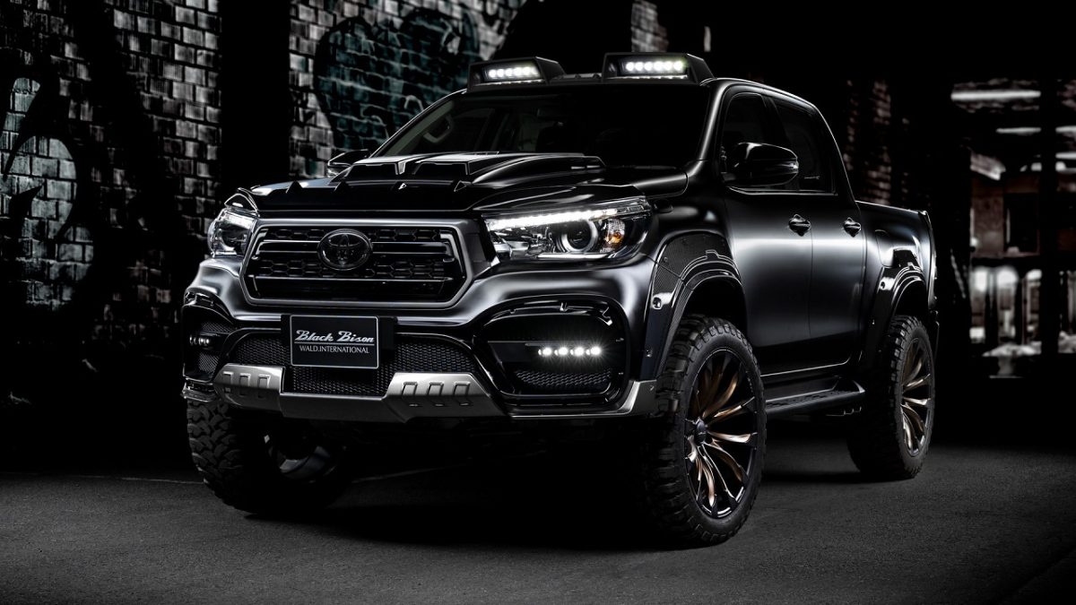 wald-toyota-hilux-black-bison-1