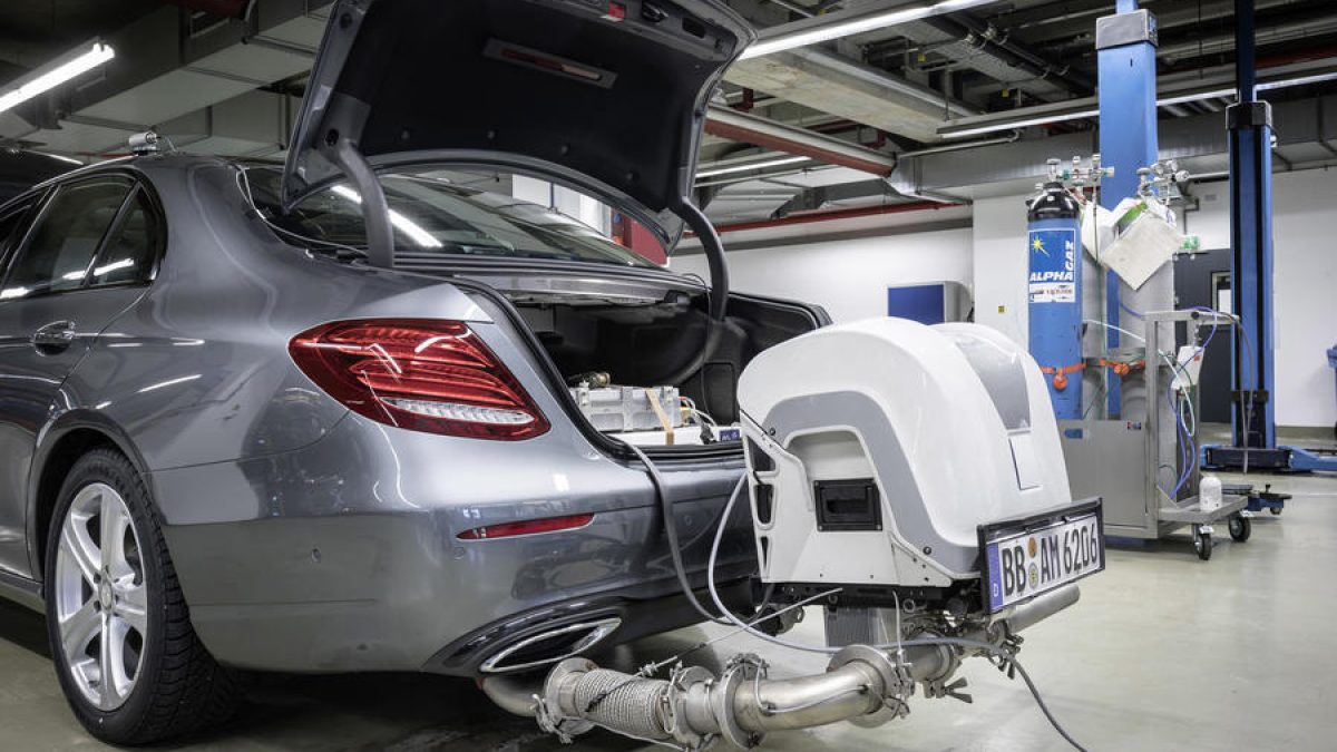 Mercedes E-Class με PEMS (PortableEmission Measurement System) device